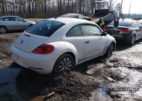 2014 Volkswagen Beetle 2.5L Entry z USA, uszkodzony, nr VIN 3VWFP7AT7EM611216